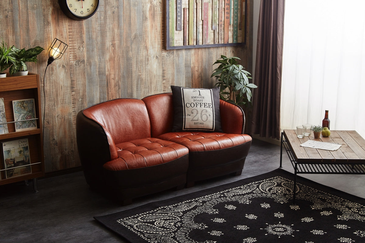 品よくくつろぐレザーソファ