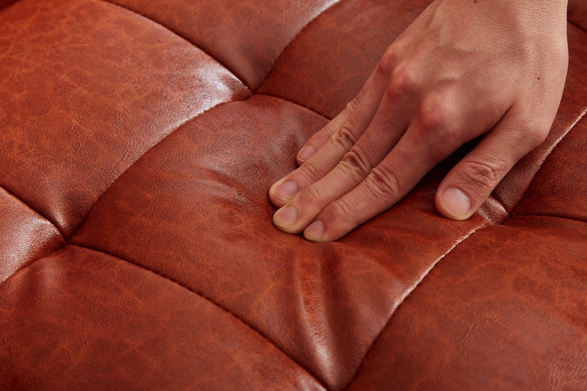 品よくくつろぐレザーソファ