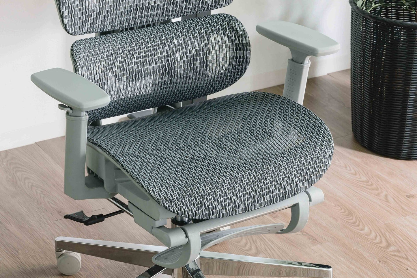 姿勢が整うメッシュチェア