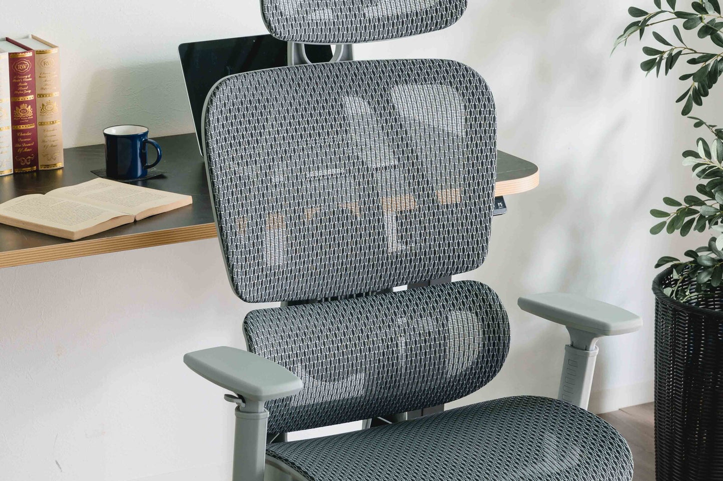 姿勢が整うメッシュチェア