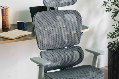 姿勢が整うメッシュチェア