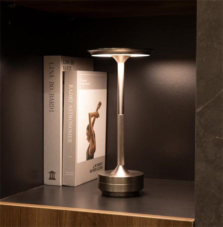 ホテルライクなナイトスタンド　レトロ