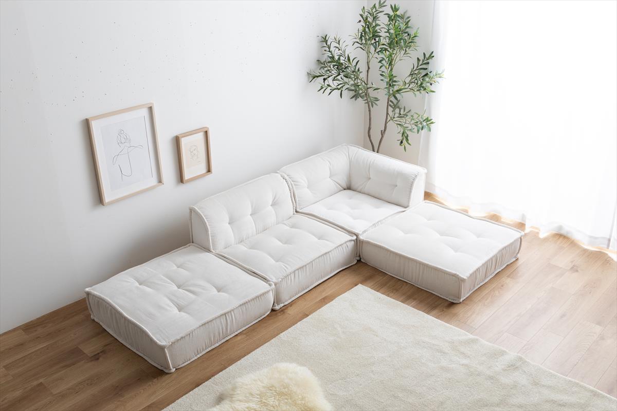 低く整うフロアソファ 4点