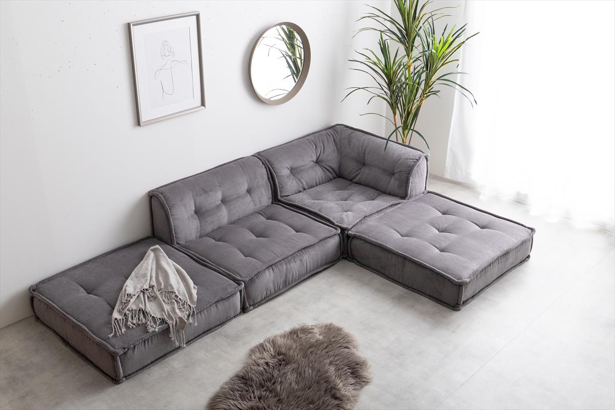 低く整うフロアソファ 4点