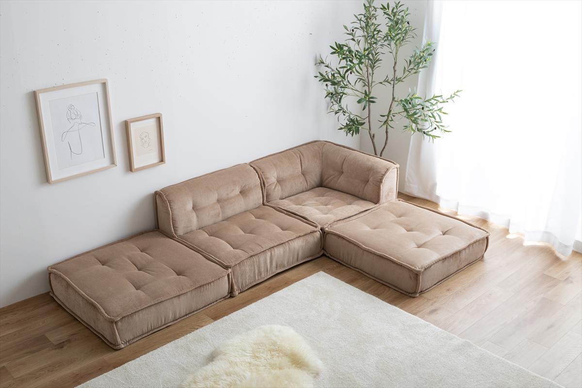 低く整うフロアソファ 4点