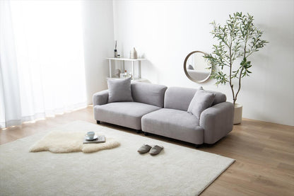 部屋を広く高級感のある姿に変える2人掛けソファ