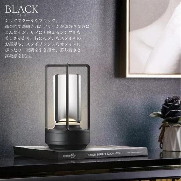 三色で整うテーブルランプ