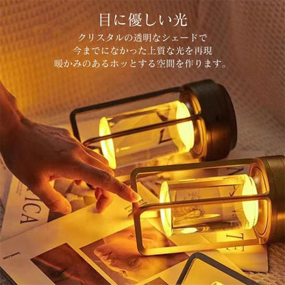 三色で整うテーブルランプ