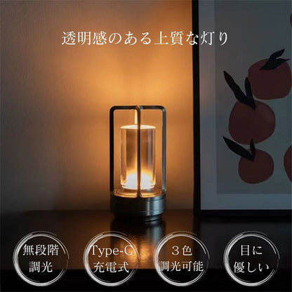 三色で整うテーブルランプ