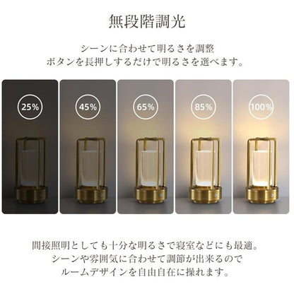 三色で整うテーブルランプ