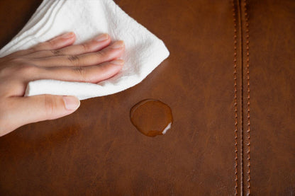 2人掛け革ソファ　世界中の紳士から愛される一品